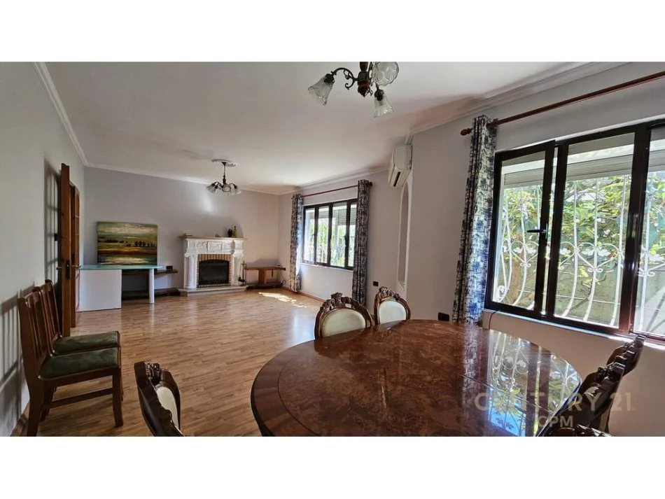 Tirane, jepet me qera Vile 2 Katshe Kati 2, 200 m² 1.600 € (Pallati i Brigadave)