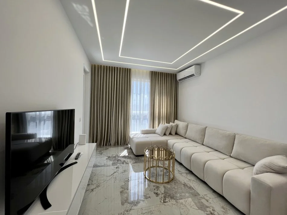 Tirane, jepet me qera apartament 1+1+Ballkon Kati 5, 60 m² 500 € (Paskuqan, Prane White Palace)