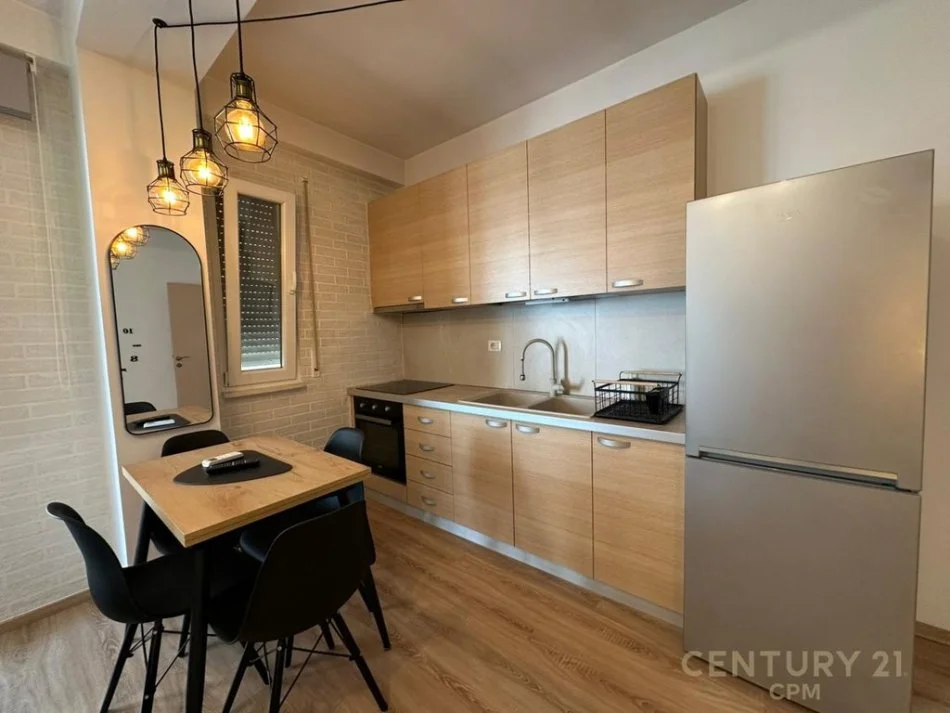 Tirane, jepet me qera apartament 1+1 Kati 1, 50 m² 550 € (Kodra e Diellit)