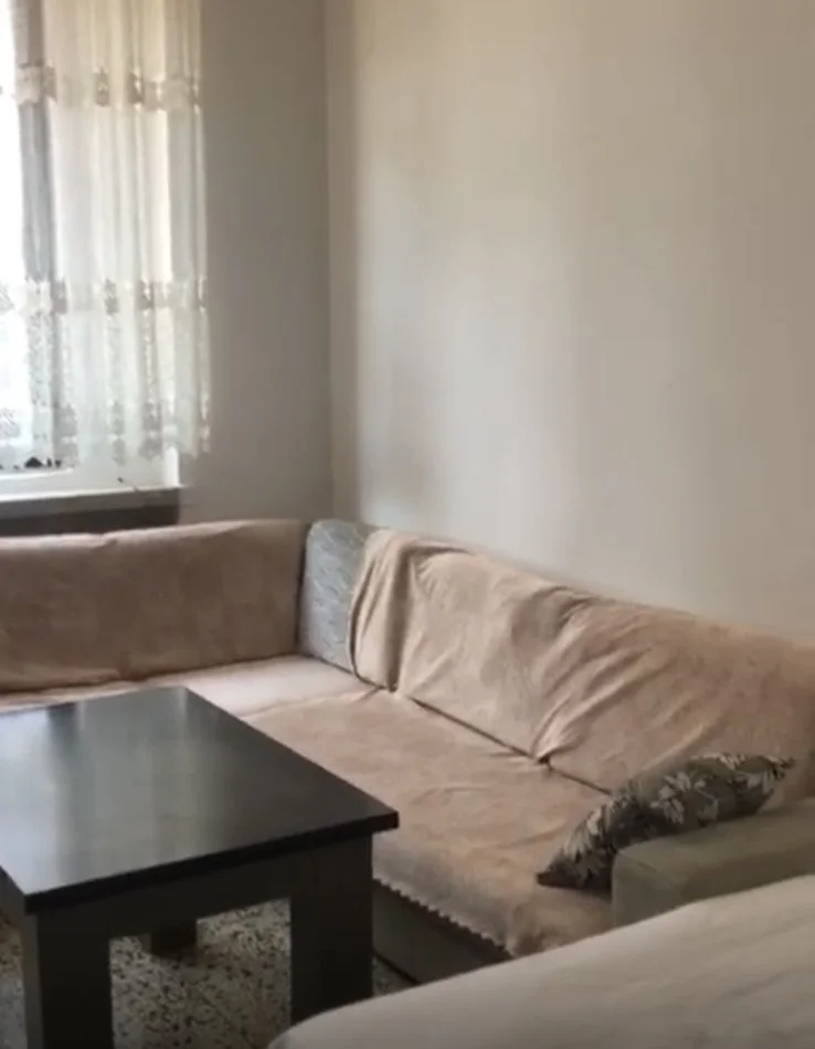 Tirane, jepet me qera garsonier mobiluar Kati 3, 41 m² 200 €