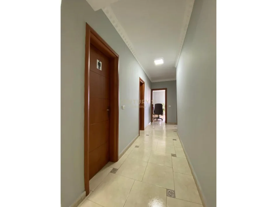 Tirane, jepet me qera zyre Kati 11, 120 m² 1.000 € 