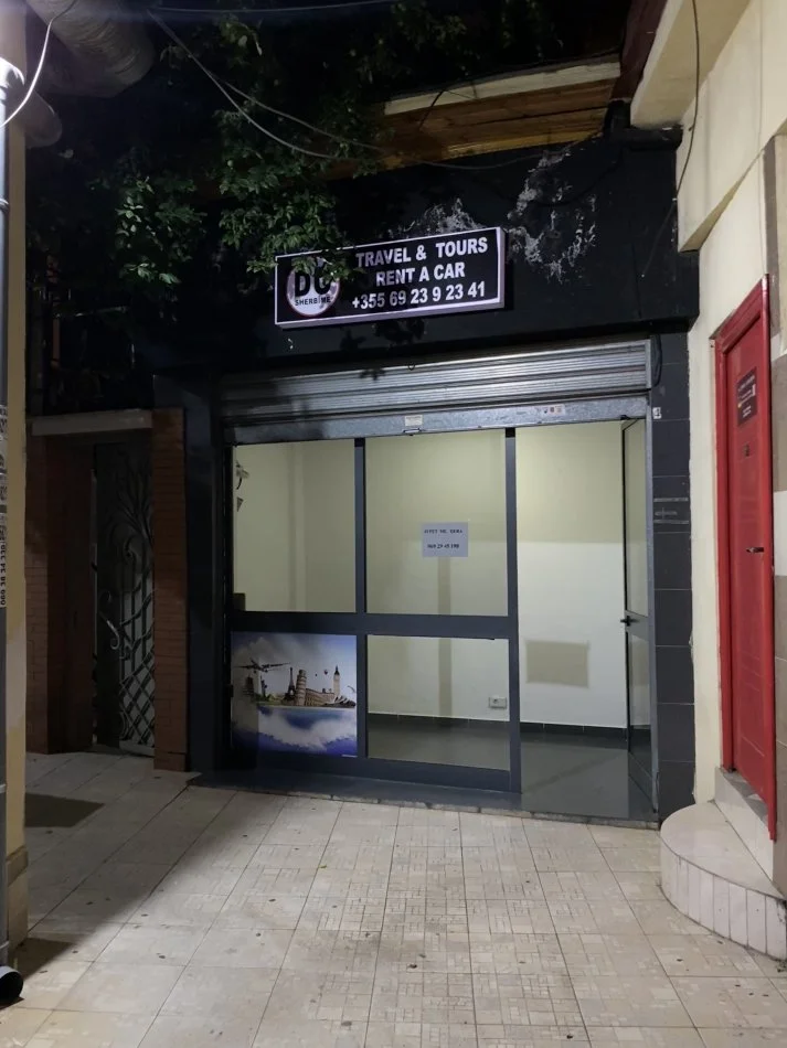 Tirane, jepet me qera ambjent biznesi Kati 0, 7 m² 211 € (Rruga e Durresit)