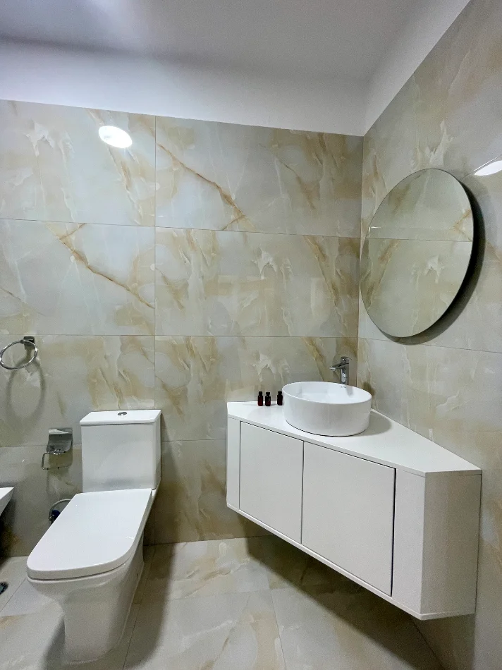 Tirane, jepet me qera apartament 2+1+Ballkon Kati 6, 120 m² 1.200 € (Petro Nini)