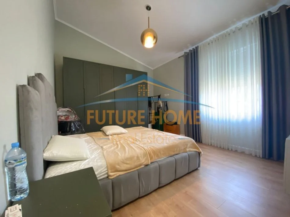 Tirane, shitet Vile 4+1+Ballkon Kati 2, 263 m² 780.000 € (Teg)