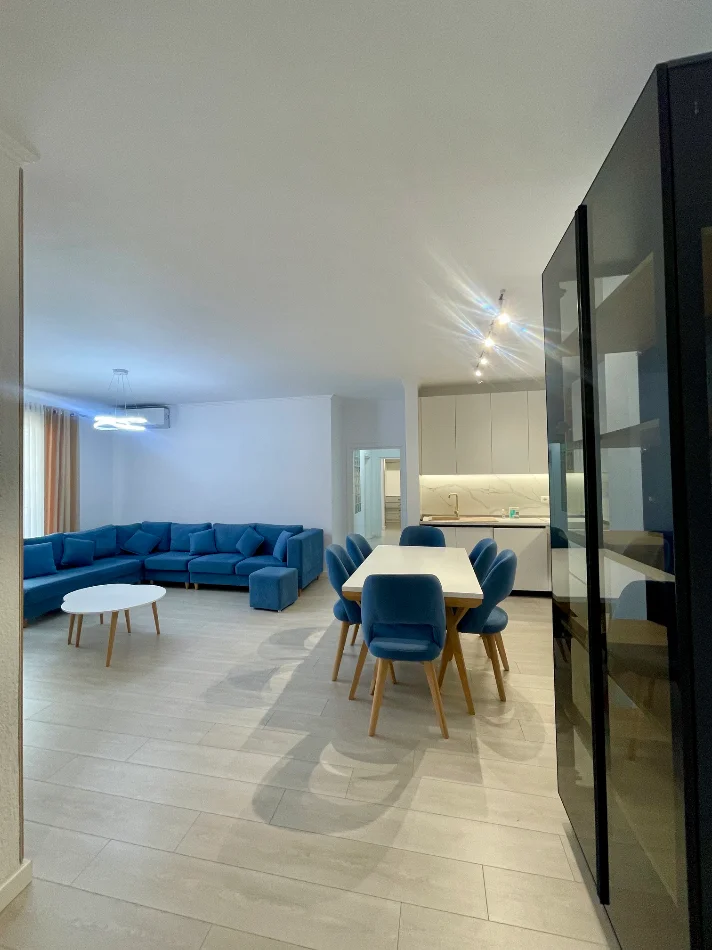 Tirane, jepet me qera apartament 2+1+Ballkon Kati 6, 120 m² 1.200 € (Petro Nini)