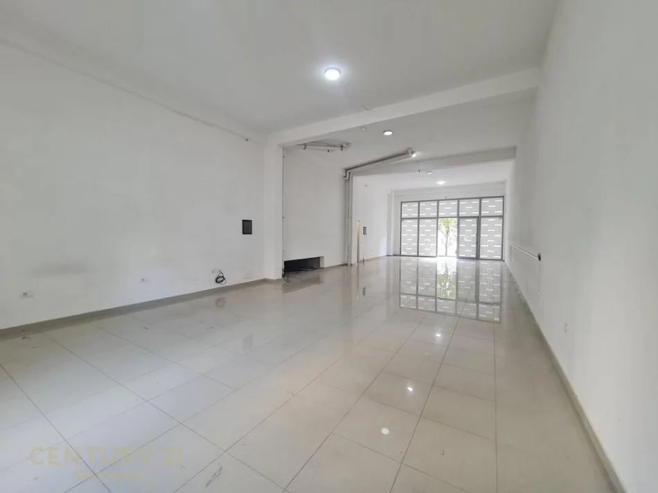 Tirane, jepet me qera ambjent biznesi Kati 1, 124 m² 2.480 € 
