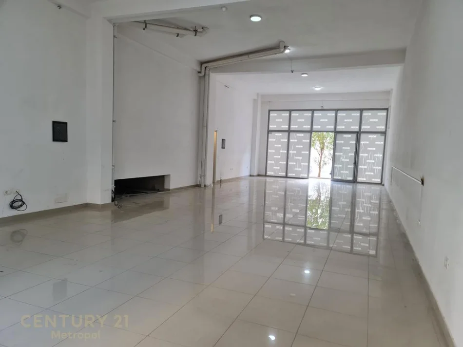 Tirane, jepet me qera ambjent biznesi Kati 1, 124 m² 2.480 € 