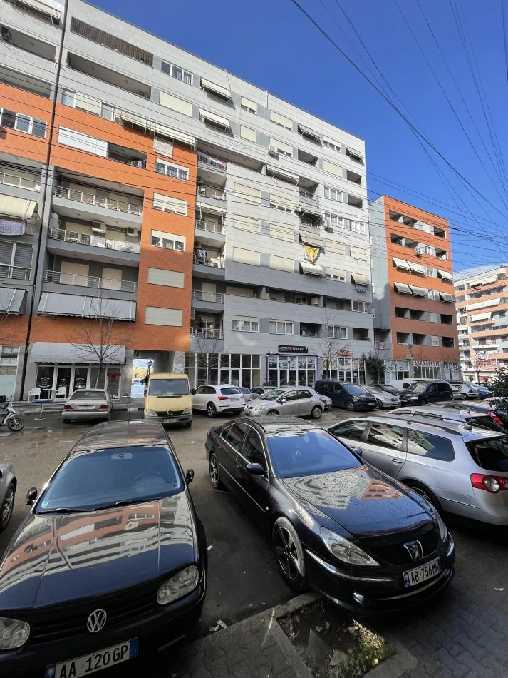 Tirane, shes apartament 3+1+Aneks+Ballkon Kati 4, 136 m² 145.000 € (OKAZION ,Astir)