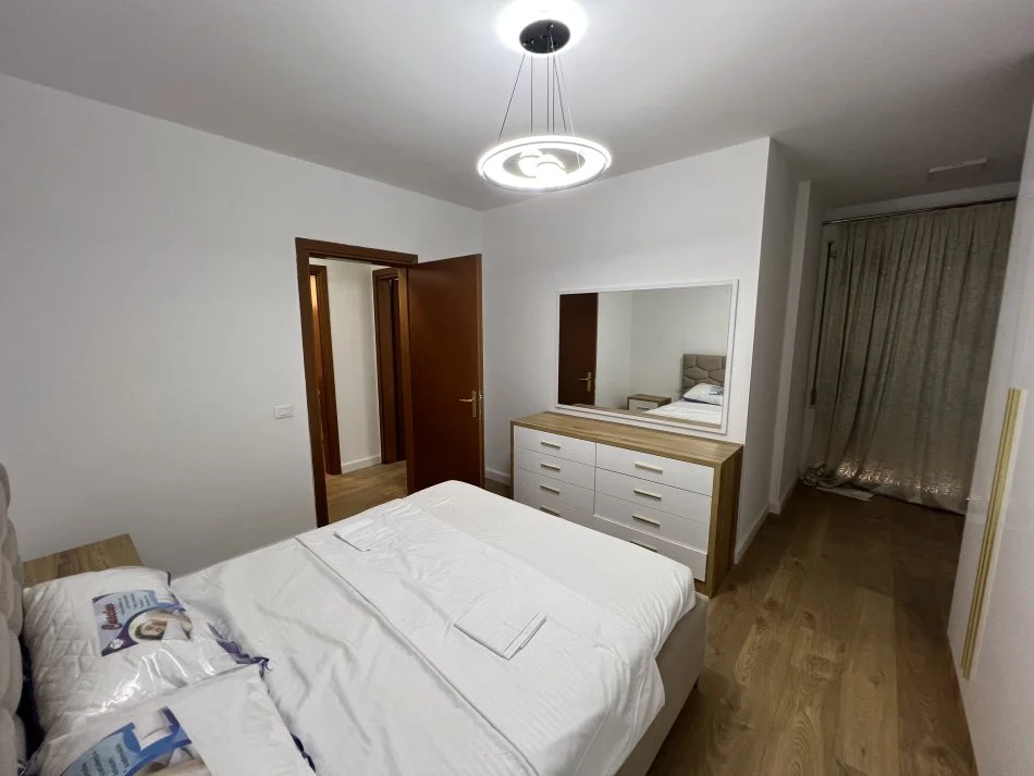 Tirane, jepet me qera apartament 2+1+Ballkon Kati 6, 100 m² 800 € (Rruga e Kavajes, Prane Delijorgjit)