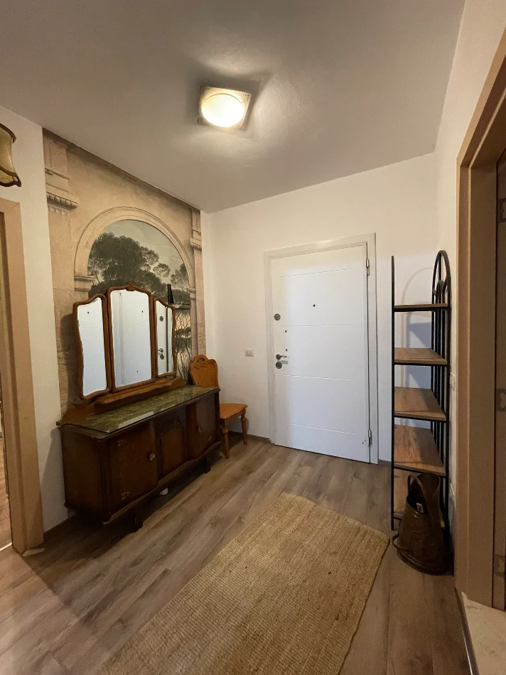 Tirane, jepet me qera apartament 2+1+Ballkon Kati 4, 80 m² 800 € (Rruga e kosovareve)