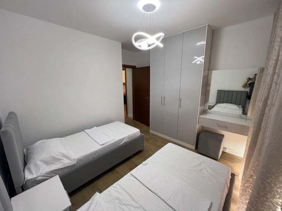 Tirane, jepet me qera apartament 2+1+Ballkon Kati 6, 100 m² 800 € (Rruga e Kavajes, Prane Delijorgjit)