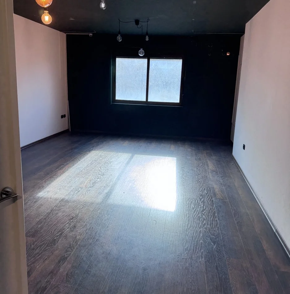 Tirane, jepet me qera apartament 2+1+Ballkon Kati 4, 101 m² 550 € (Stacioni Trenit)