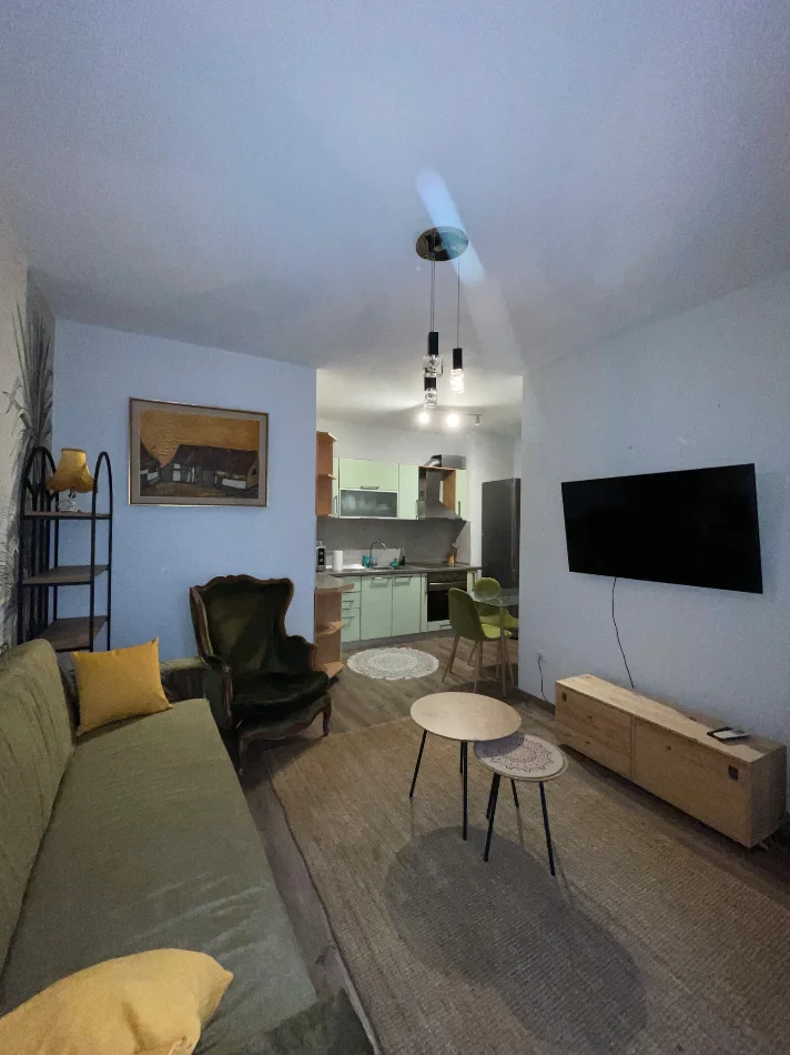 Tirane, jepet me qera apartament 2+1+Ballkon Kati 4, 80 m² 800 € (Rruga e kosovareve)