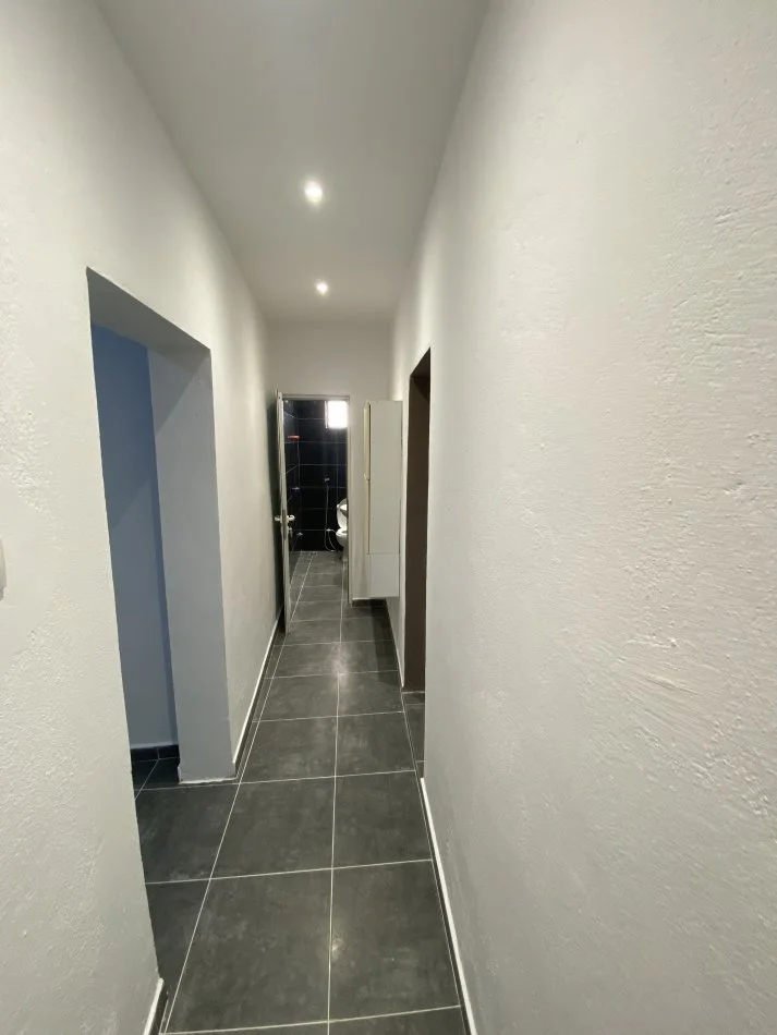 Tirane, shitet apartament 2+1 Kati 1, 83 m² 155.000 € (Prane AZHBR)