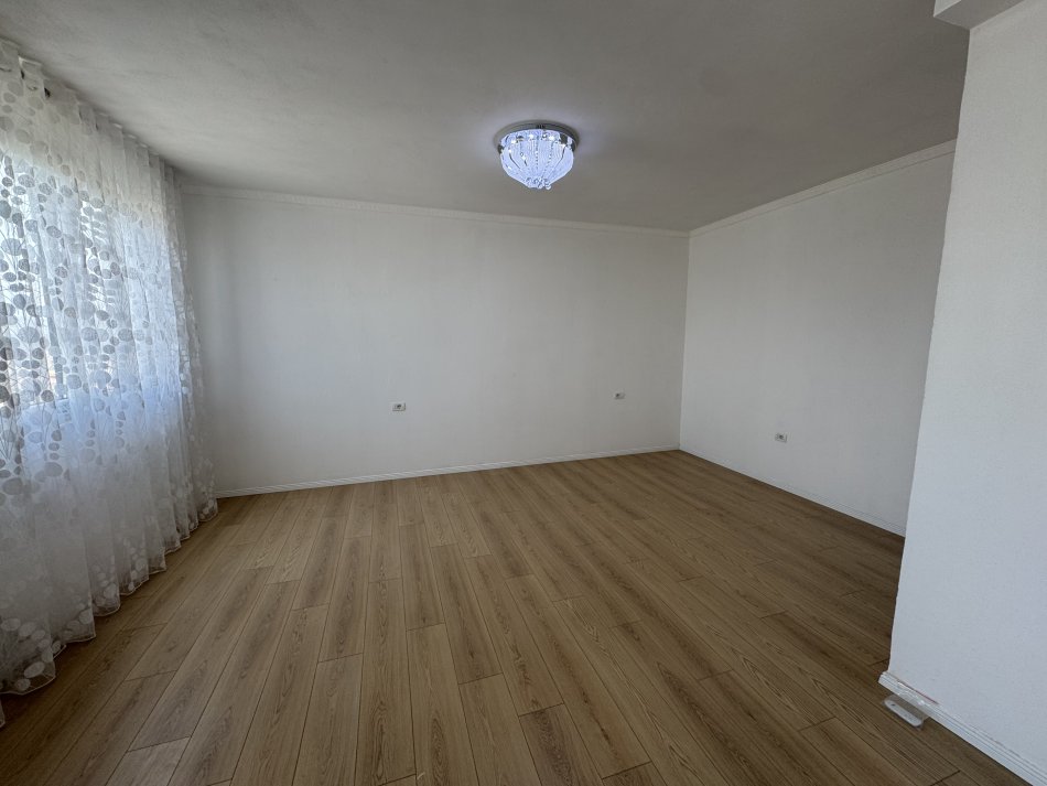 Tirane, shitet apartament 1+1+Ballkon , 65 m² 88.000 € (Besim Alla)