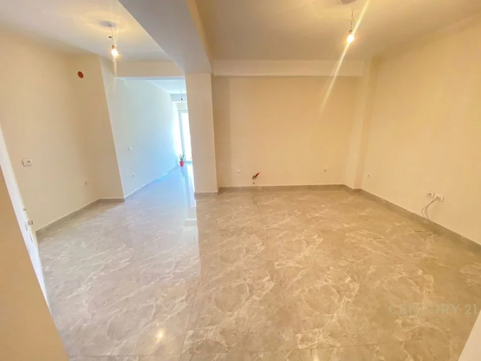 Tirane, jepet me qera zyre Kati 3, 97 m² 950 € (Rruga e Kavajes)