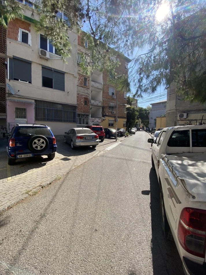 Tirane, shitet apartament 2+1 Kati 1, 83 m² 155.000 € (Prane AZHBR)