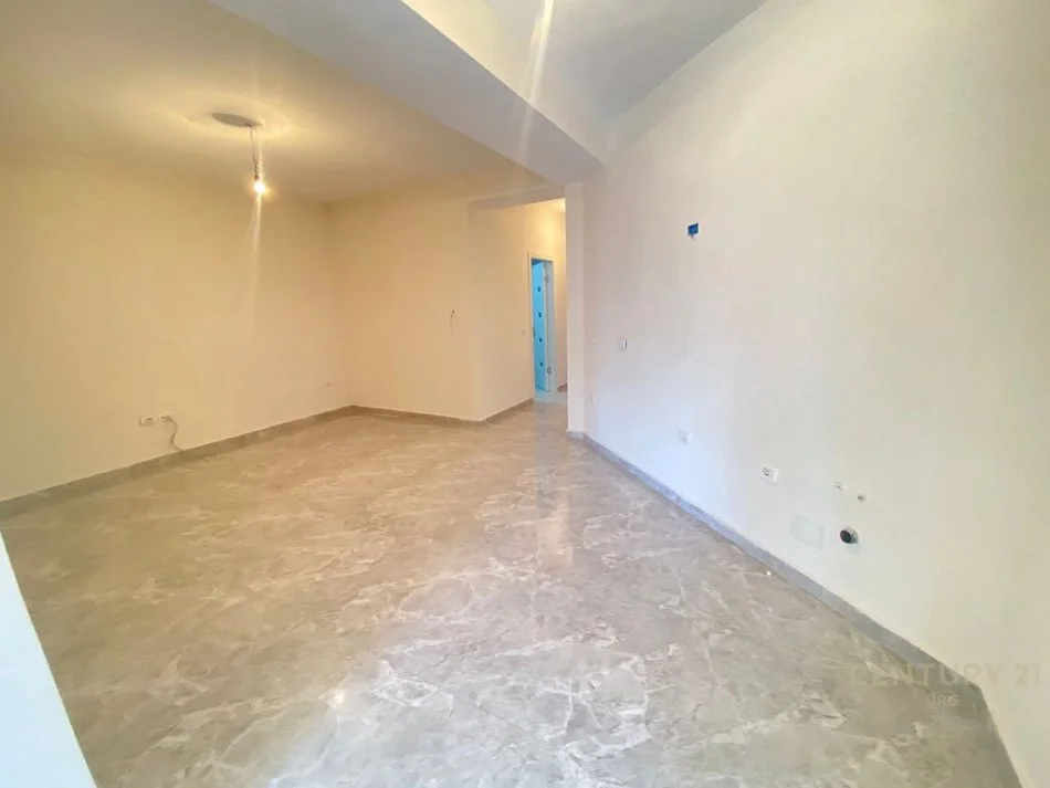 Tirane, jepet me qera zyre Kati 3, 97 m² 950 € (Rruga e Kavajes)