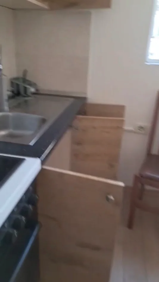 Tirane, jepet me qera apartament 1+1 Kati 1, 70 m² 450 € (Vasil Shanto)