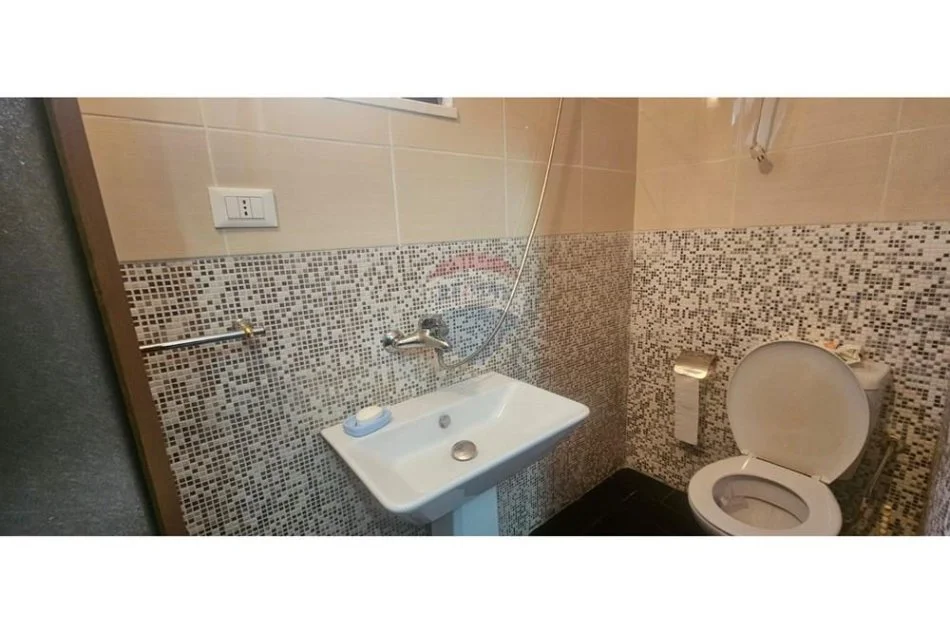 Tirane, shitet apartament 3+1+2+Ballkon , 91 m² 145.000 € (Rruga Ali Demi)