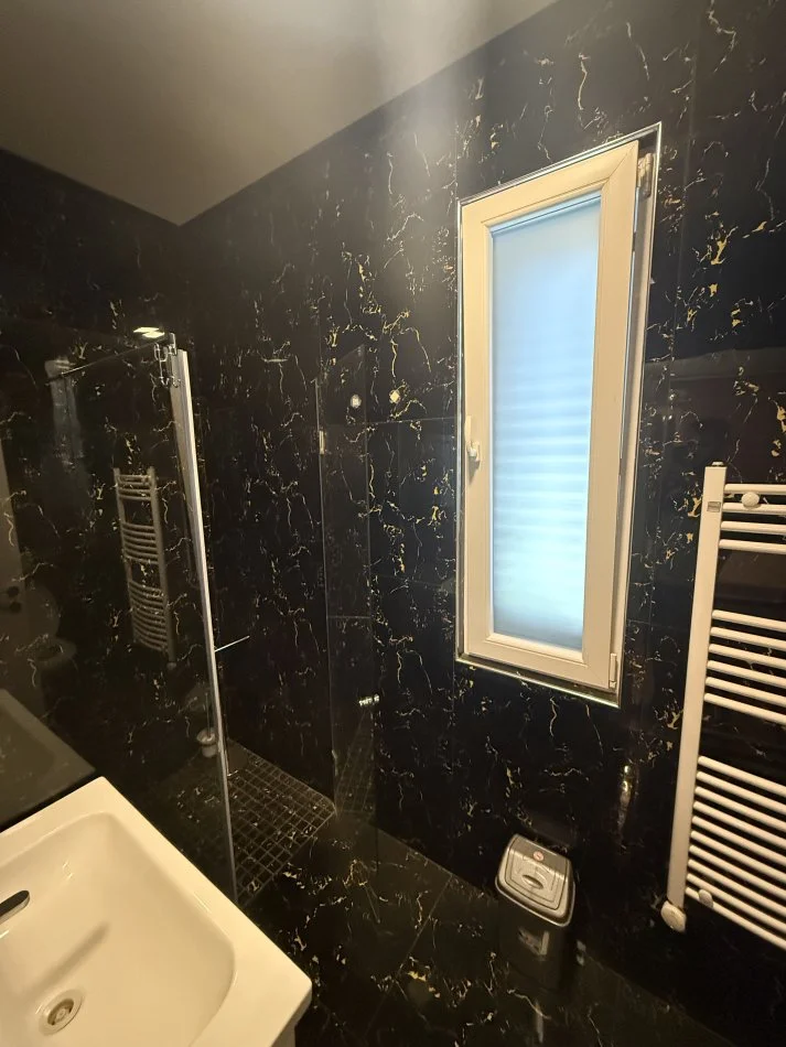 Tirane, jap me qera apartament 2+1+Ballkon Kati 1, 120 m² 900 € (Prane Spitalit Amerikan 3)