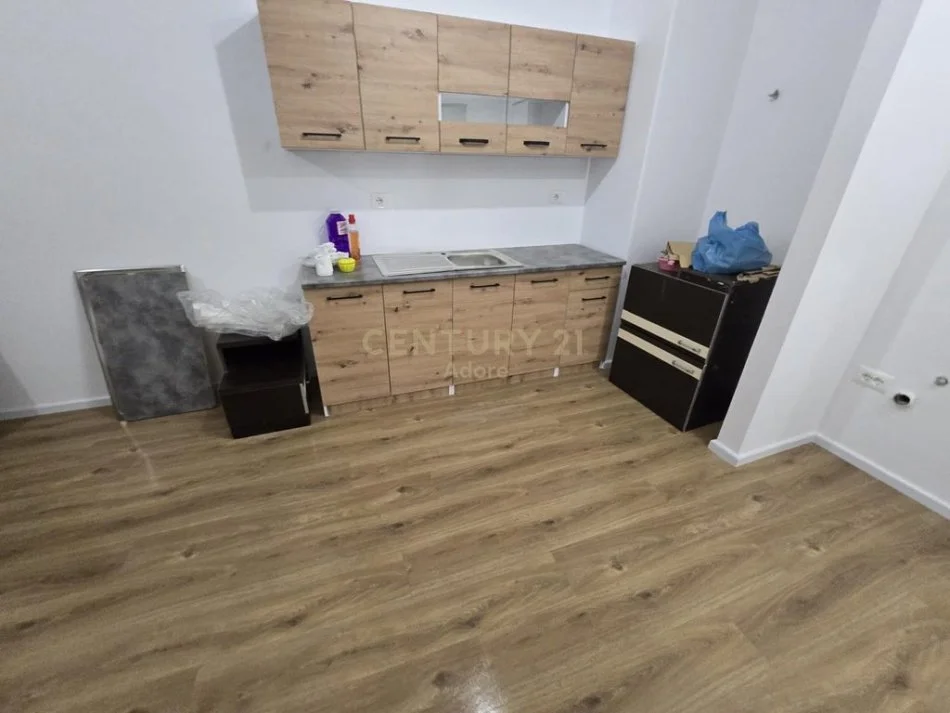 Tirane, jepet me qera apartament 1+1 Kati 4, 47 m² 450 € (Kompleksi Kadiu)