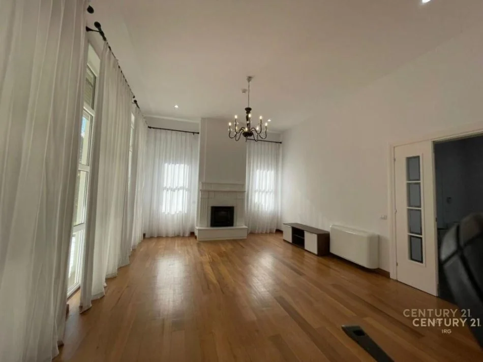 Tirane, jepet me qera Vile 3 Katshe , 330 m² 4.800 € (Rolling Hills)