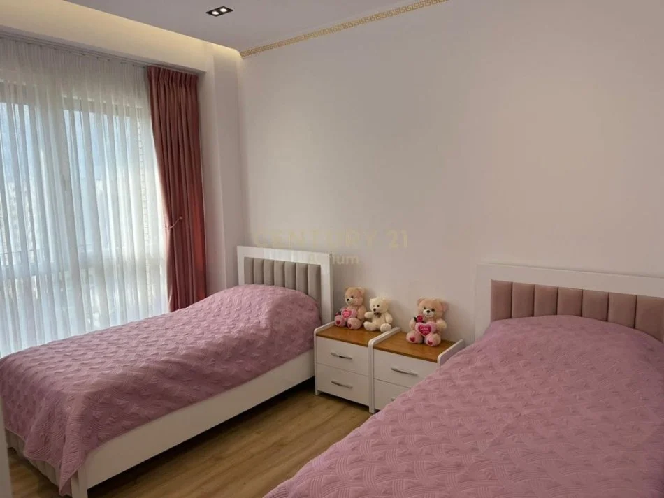 Tirane, jepet me qera apartament 2+1+Aneks+Ballkon Kati 9, 115 m² 950 € (Ish Fusha Aviacionit)