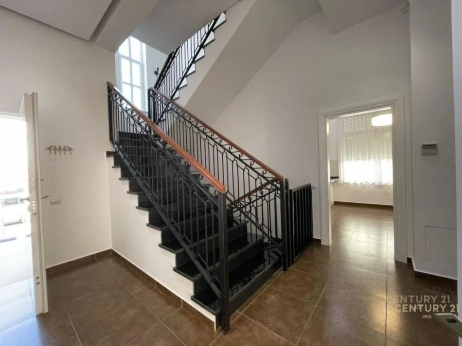 Tirane, jepet me qera Vile 3 Katshe , 330 m² 4.800 € (Rolling Hills)