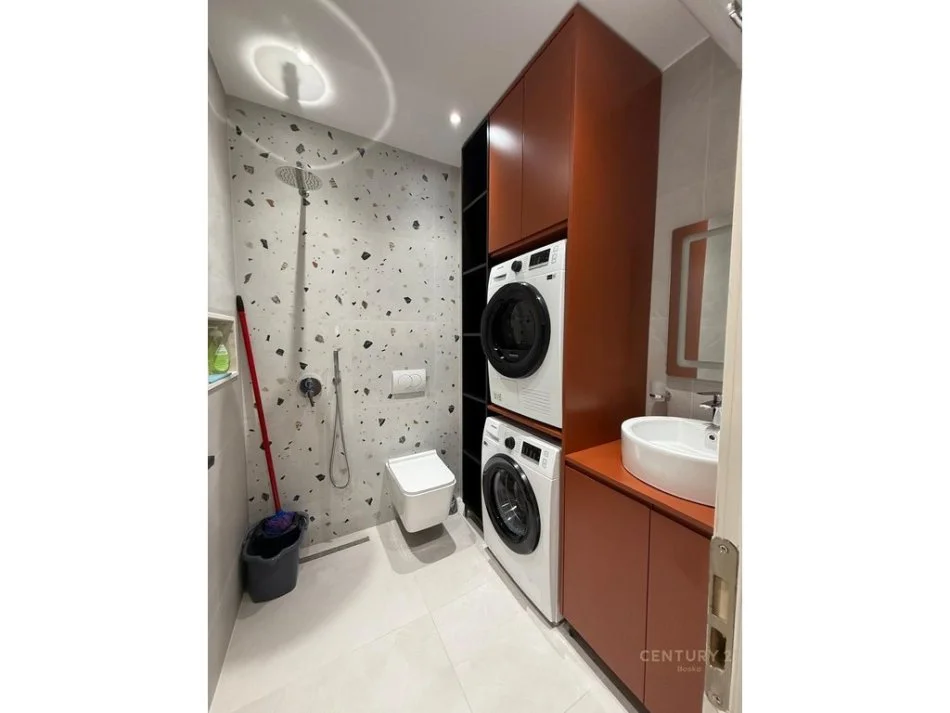 Tirane, jepet me qera apartament 2+1 Kati 5, 116 m² 600 € (Rezidenc City View)