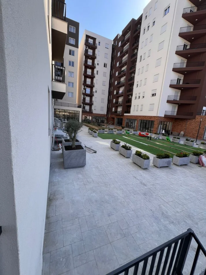 Tirane, jepet me qera ambjent biznesi Kati 0, 58 m² 350 € (Kamez)