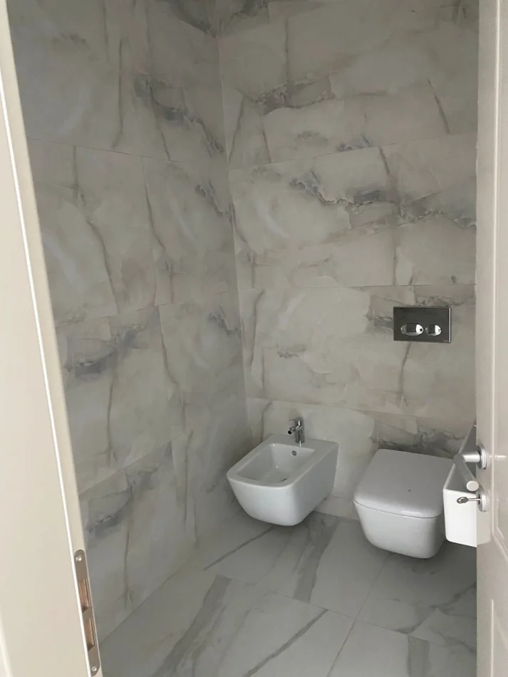 Tirane, jepet me qera ambjent biznesi Kati 4, 60 m² 600 € (Rruga Jordan Misja)