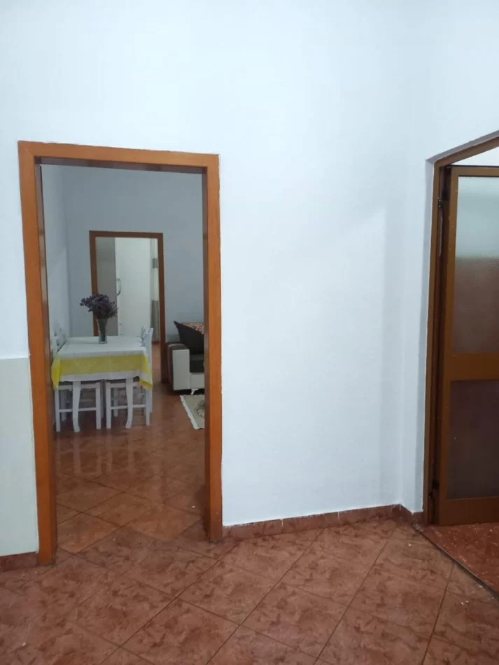 Tirane, jepet me qera apartament 1+1 Kati 2, 70 m² 330 € (Rruga Andon Frasheri)
