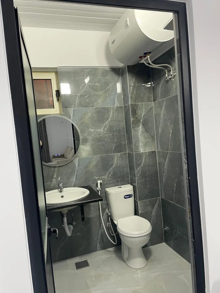 Tirane, jepet me qera apartament 1+1 Kati 1, 65 m² 400 € (Astir)