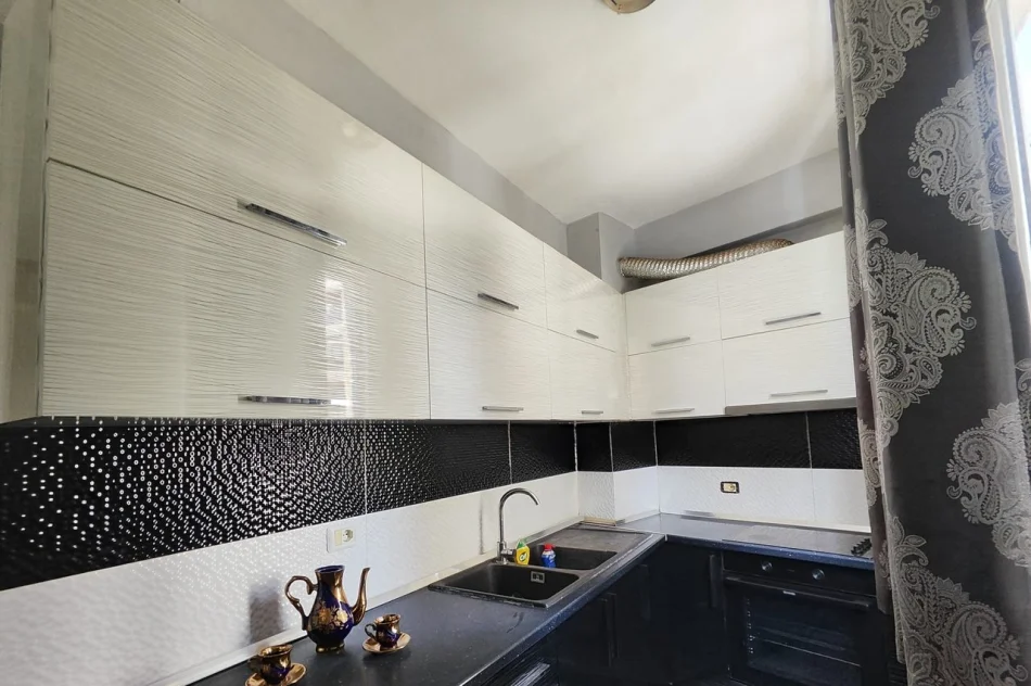 Tirane, jepet me qera apartament 1+1 Kati 3, 78 m² 450 € (Astir)