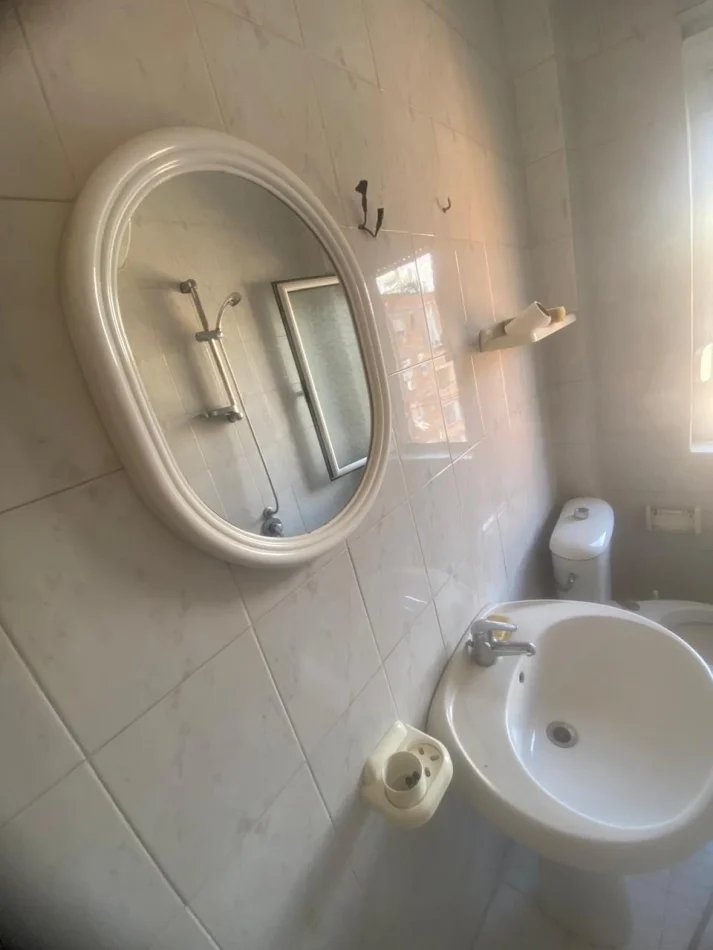 Tirane, jepet me qera apartament 2+1 Kati 5, 85 m² 470 € (Perball Harry Fultz)
