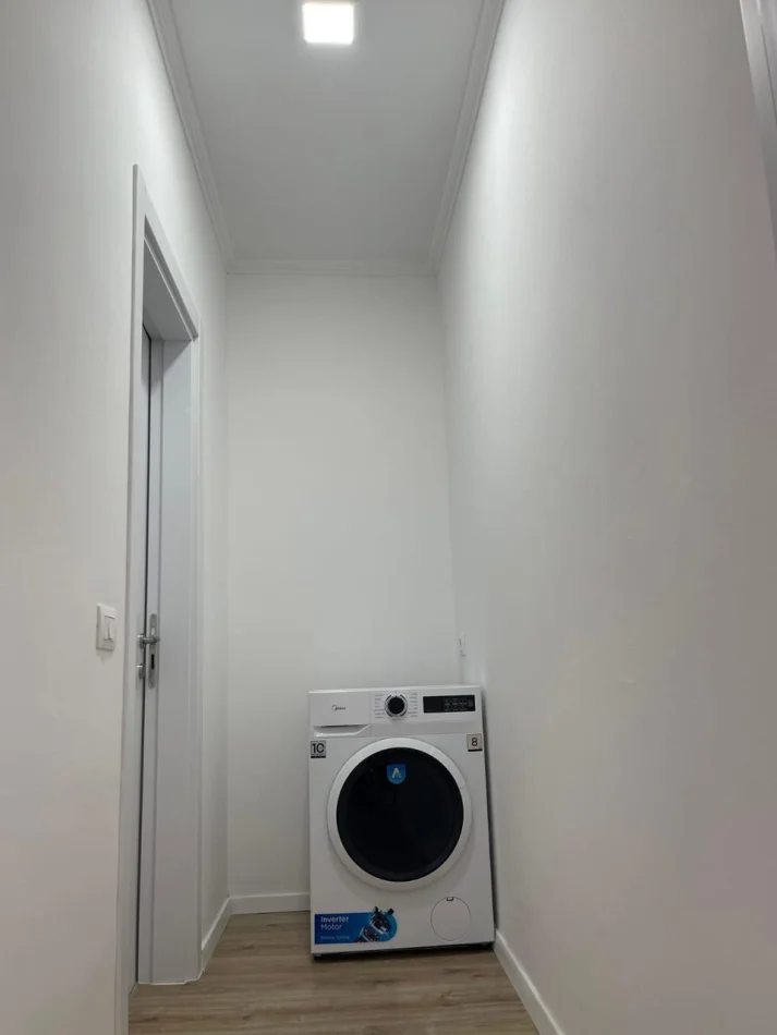 Tirane, jepet me qera apartament 1+1 Kati 3, 78 m² 650 € (Laprake Kompleksi E 88)