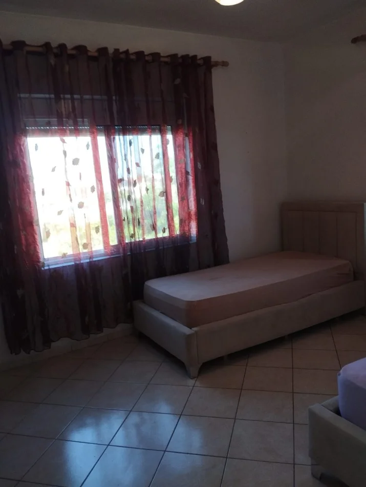 Tirane, jepet me qera apartament 1+1 Kati 2, 50 m² 350 € (Laprake)