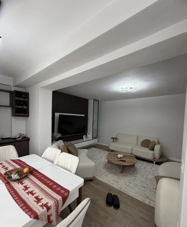 Tirane, jepet me qera apartament 2+1 Kati 3, 90 m² 850 € (Dhjetori)