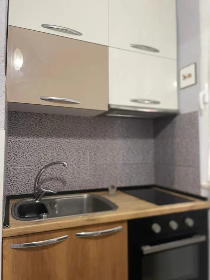 Tirane, jepet me qera apartament 2+1 Kati 4, 60 m² 600 € (Rruga E Kosovareve)