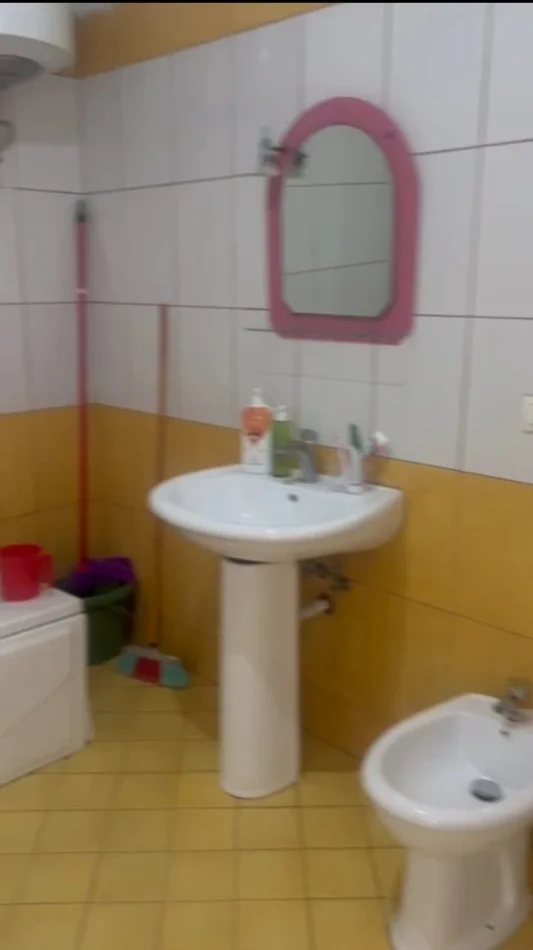 Tirane, jepet me qera apartament 1+1 Kati 5, 85 m² 400 € (Astir)