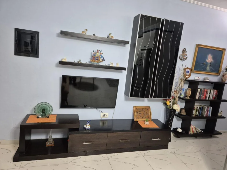 Tirane, jepet me qera apartament 2+1 Kati 5, 90 m² 650 € (Ish Tregu Elektirk)