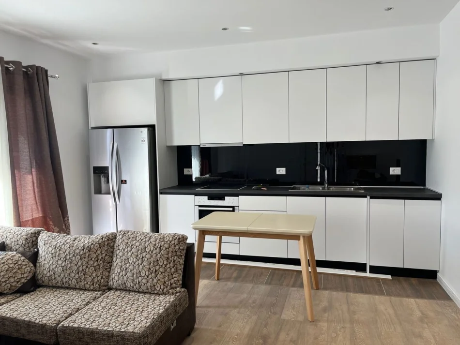Tirane, jepet me qera apartament 2+1 Kati 1, 100 m² 550 € (Rruga 5 Maji)