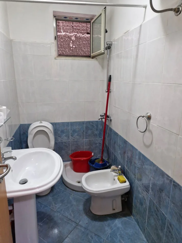 Tirane, jepet me qera apartament 2+1 Kati 5, 108 m² 750 € (Rruga Ndreko Rino)