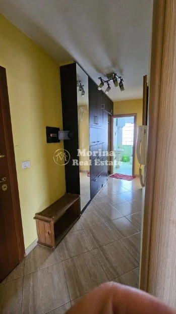 Tirane, jepet me qera apartament 1+1 Kati 5, 110 m² 450 € (Jordan Misja)