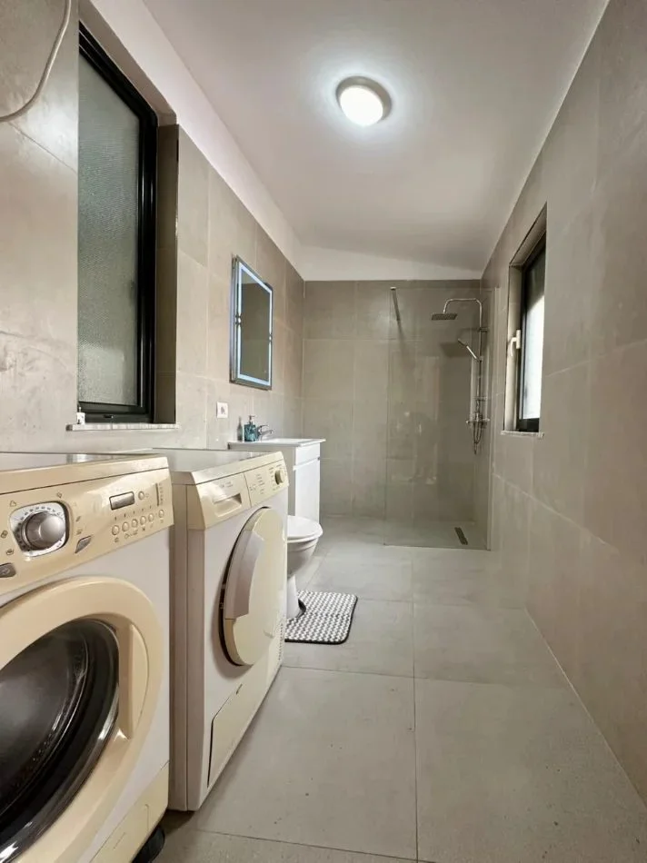Tirane, jepet me qera apartament 2+1 Kati 5, 80 m² 800 € (Selvia)