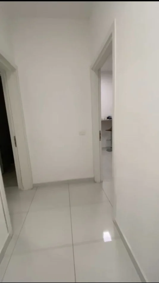 Tirane, jepet me qera ambjent biznesi Kati 2, 102 m² 1.200 € (Komuna e Parisit)
