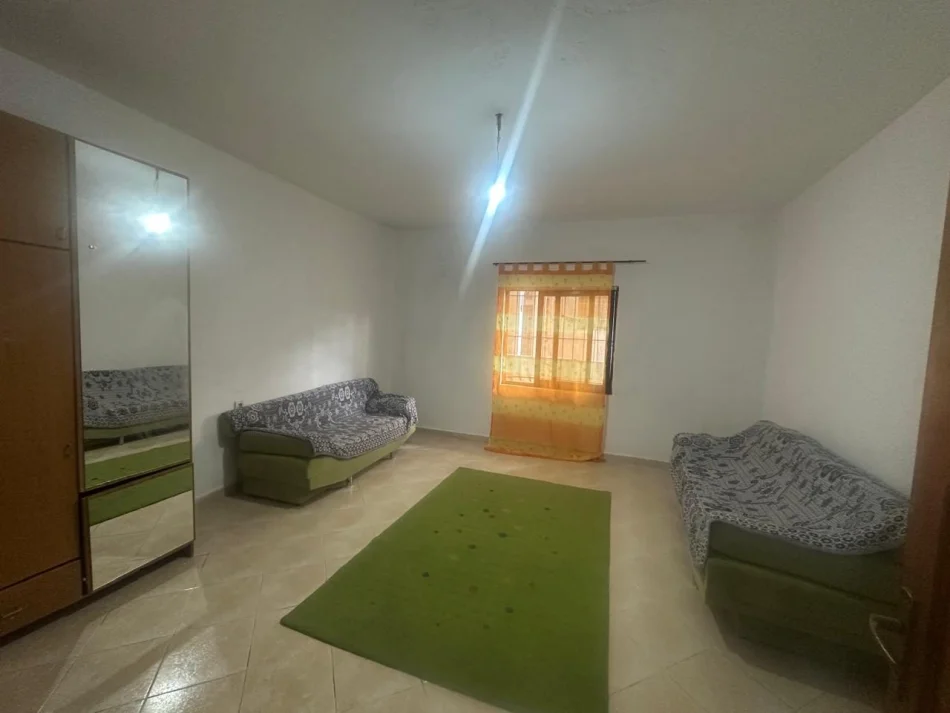 Tirane, jepet me qera apartament 2+1 Kati 1, 90 m² 400 € (Rruga Njazi Meka)