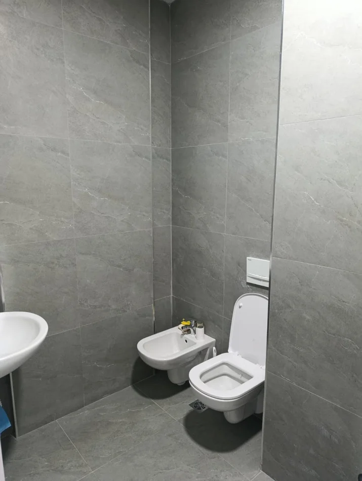 Tirane, jepet me qera apartament 1+1 Kati 4, 55 m² 450 € (Rruga 5 Maji)