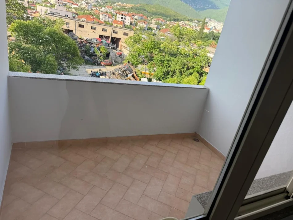 Tirane, jepet me qera apartament 1+1 Kati 2, 70 m² 550 € (Kinostudio)